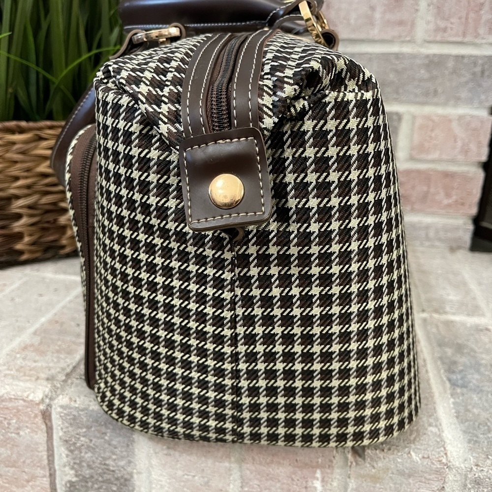 London Fog Black and White Travel Bag - Picture 7 of 15